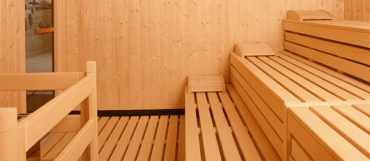 sauna met 3 ligbanken in verschillende verdiepingen